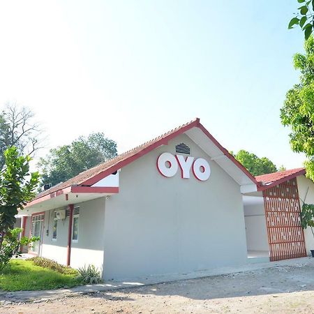 Oyo 743 Garden Guesthouse Maguwo Экстерьер фото