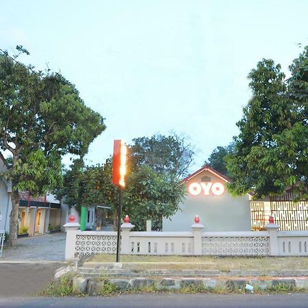 Oyo 743 Garden Guesthouse Maguwo Экстерьер фото