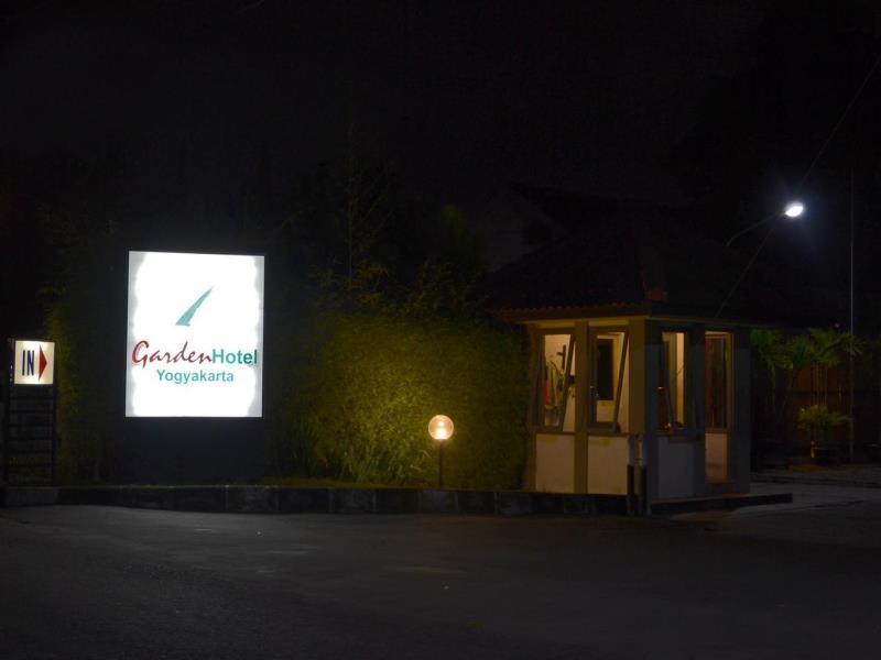 Oyo 743 Garden Guesthouse Maguwo Экстерьер фото