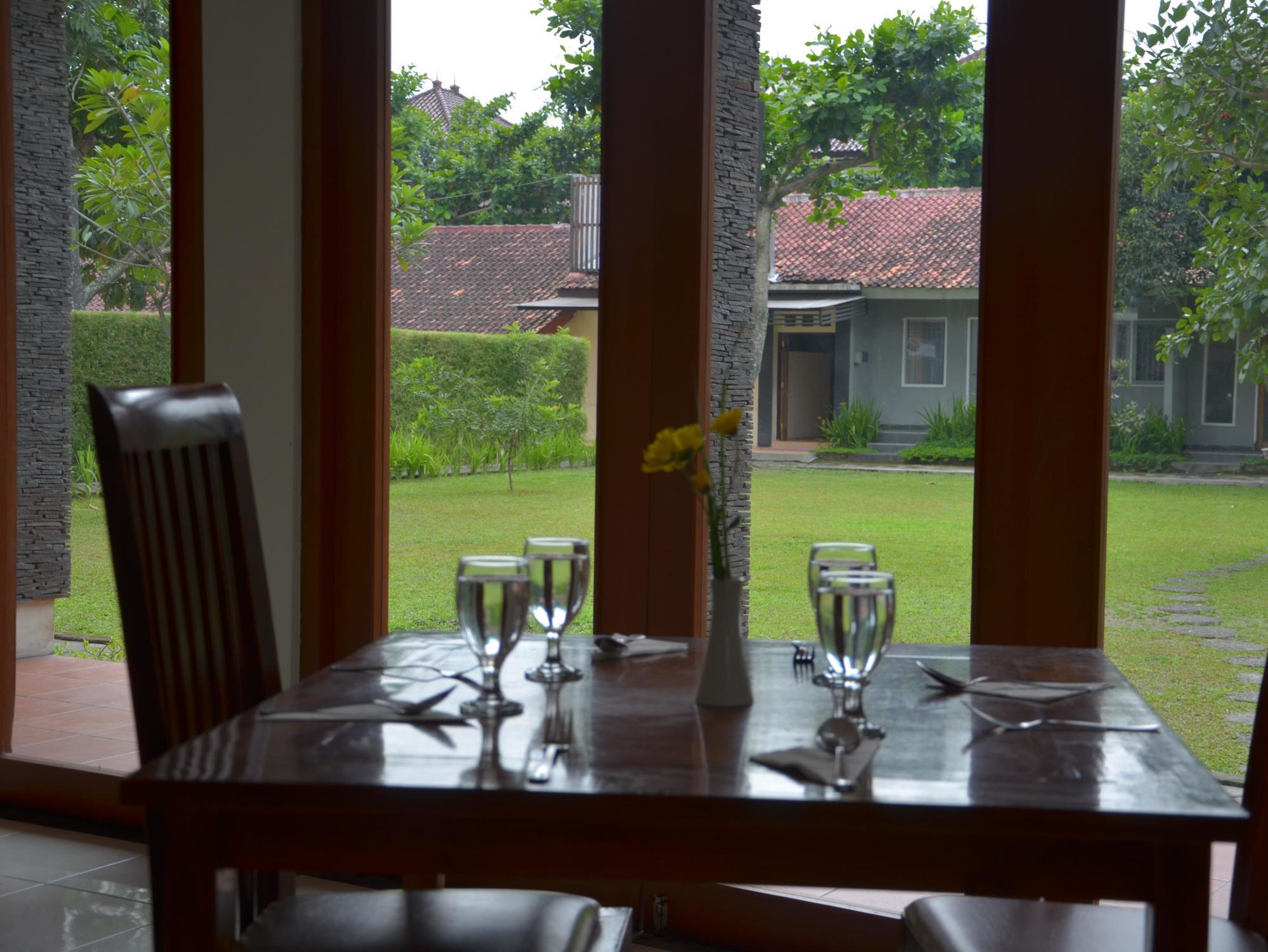 Oyo 743 Garden Guesthouse Maguwo Экстерьер фото