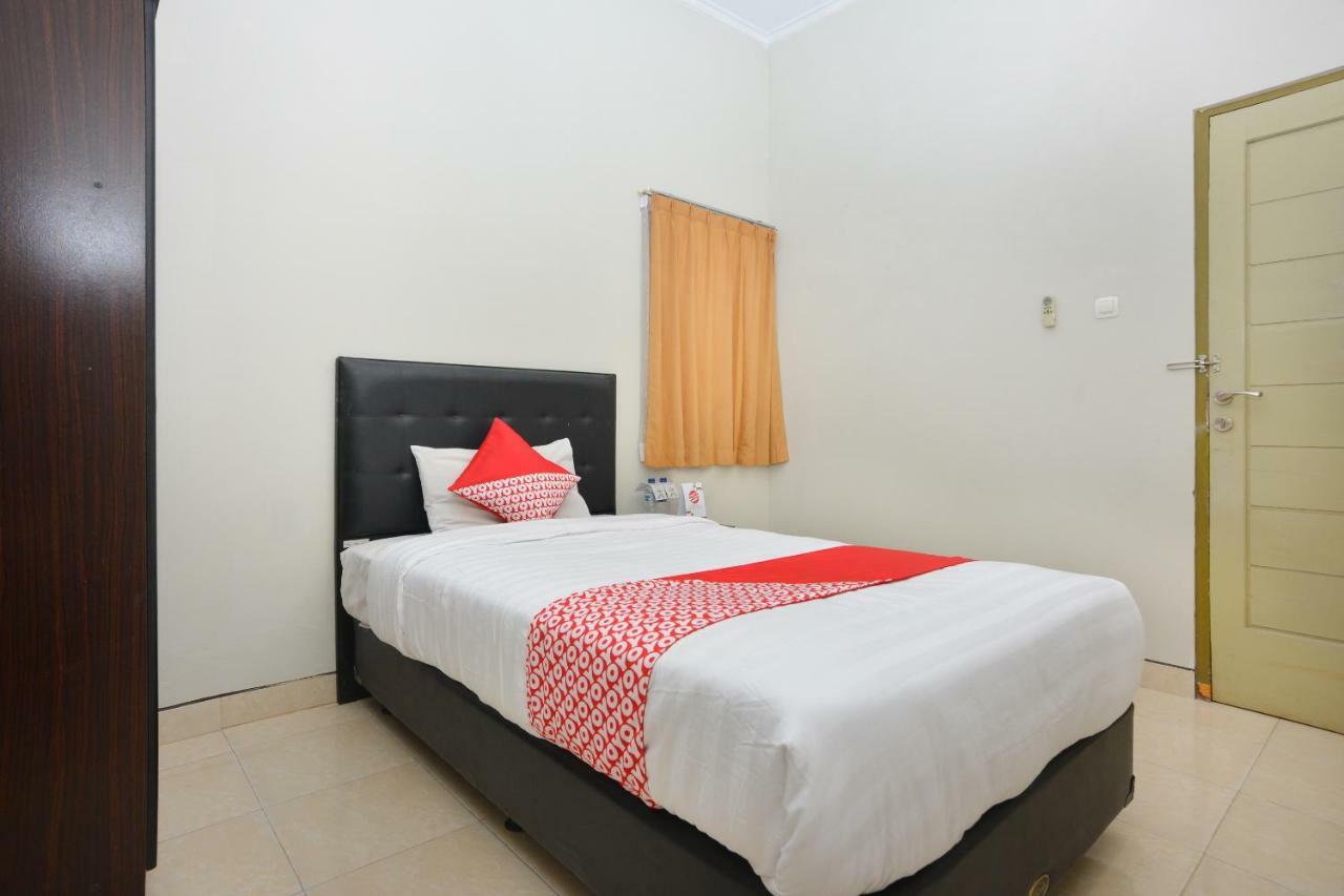 Oyo 743 Garden Guesthouse Maguwo Экстерьер фото