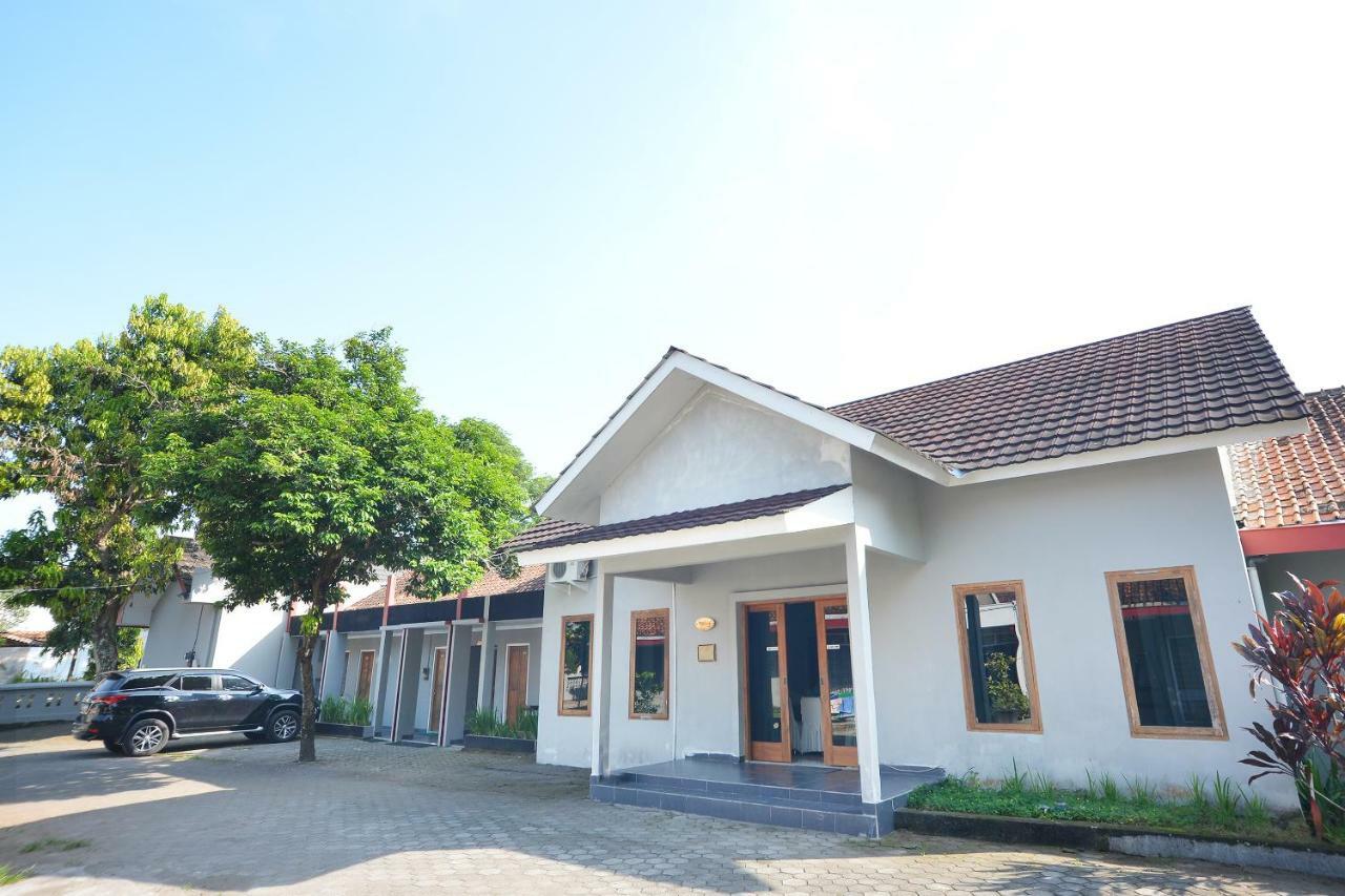Oyo 743 Garden Guesthouse Maguwo Экстерьер фото