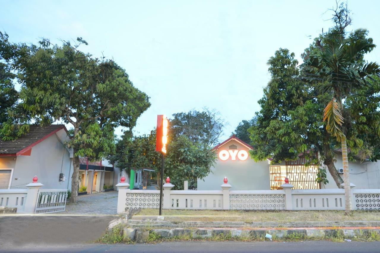 Oyo 743 Garden Guesthouse Maguwo Экстерьер фото