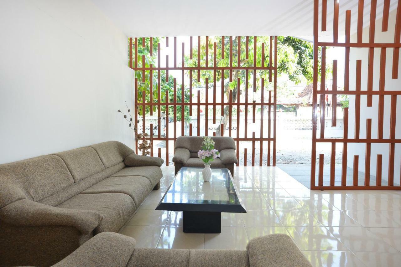 Oyo 743 Garden Guesthouse Maguwo Экстерьер фото